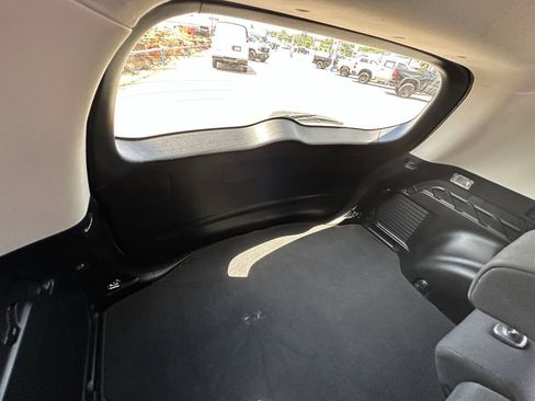Used 2018 Toyota RAV4 XLE FWD image 9