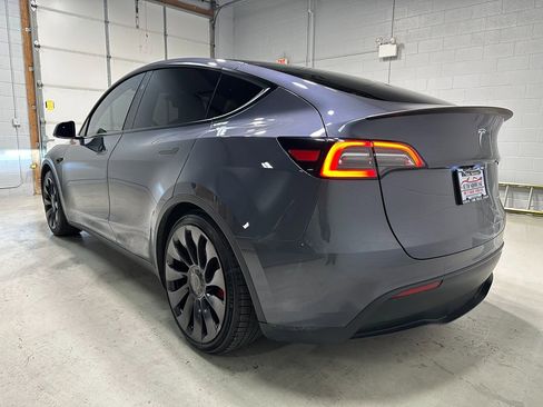 Used 2023 Tesla Model Y Performance AWD/4WD image 19