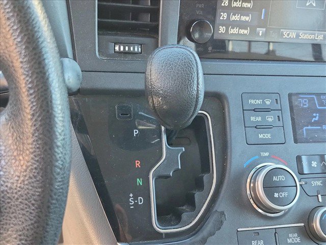 Used 2017 Toyota Sienna LE FWD image 12
