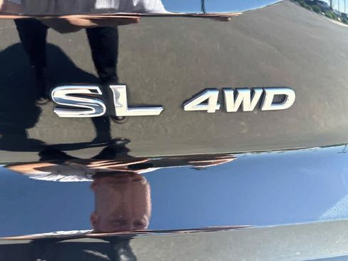 Used 2025 Nissan Pathfinder SL AWD/4WD image 19