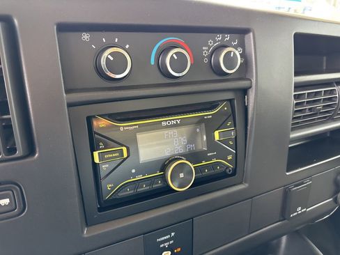 Used 2016 GMC Savana 3500 Extended RWD image 15