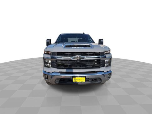 Used 2024 Chevrolet Silverado 2500 LT AWD/4WD image 3