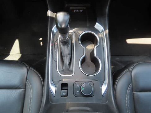 Used 2023 Chevrolet Traverse LT FWD image 23