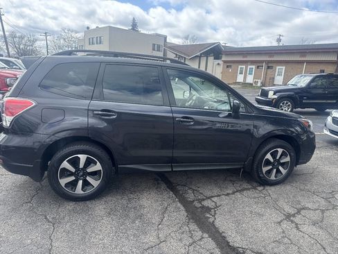 Used 2018 Subaru Forester 2.5i Premium w/ All-Weather Package image 12