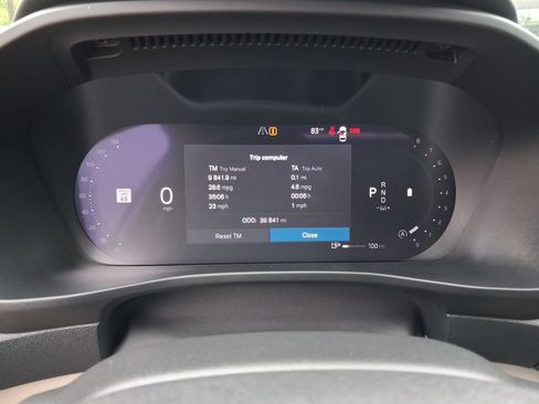 Used 2024 Volvo XC40 B5 Plus AWD/4WD image 18