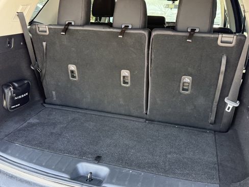 Used 2022 Nissan Pathfinder S image 30