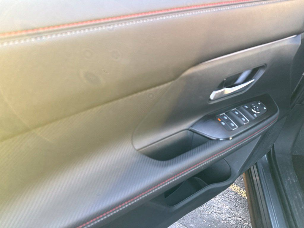 Used 2026 Nissan Kicks SR AWD/4WD image 8