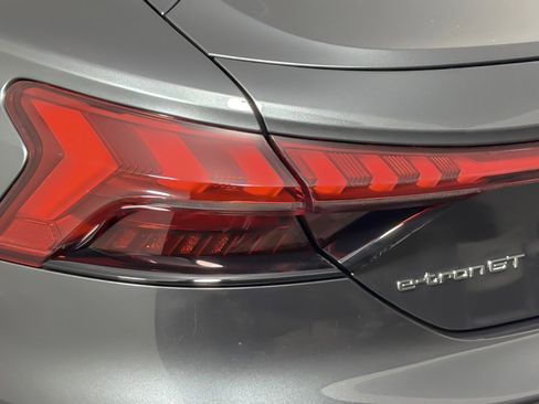 Used 2024 Audi e-tron GT Premium Plus image 26