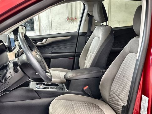 Used 2021 Ford Escape SE w/ SE Sport Appearance Package image 12