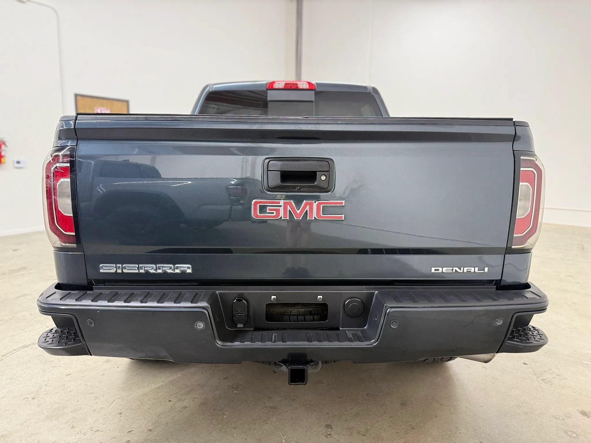 Used 2018 GMC Sierra 1500 Denali w/ Denali Ultimate Package AWD/4WD image 4