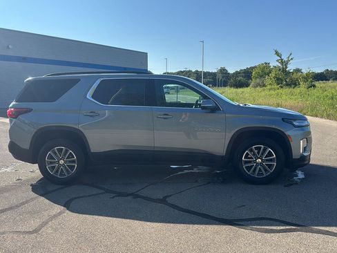 Used 2023 Chevrolet Traverse LT FWD image 6