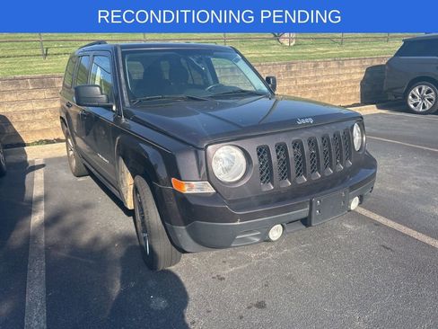 Used 2014 Jeep Patriot Latitude AWD/4WD image 2