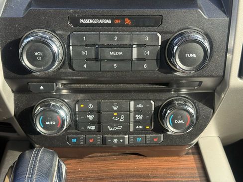 Used 2015 Ford F150 Lariat image 10