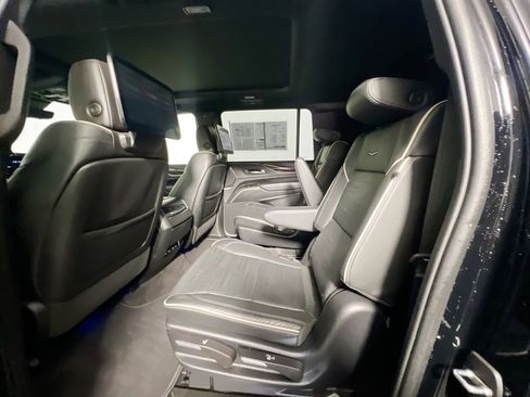 Used 2023 Cadillac Escalade ESV Premium Luxury AWD/4WD image 29