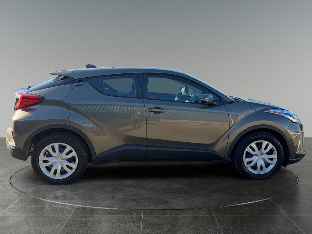 Used 2021 Toyota C-HR LE FWD image 10