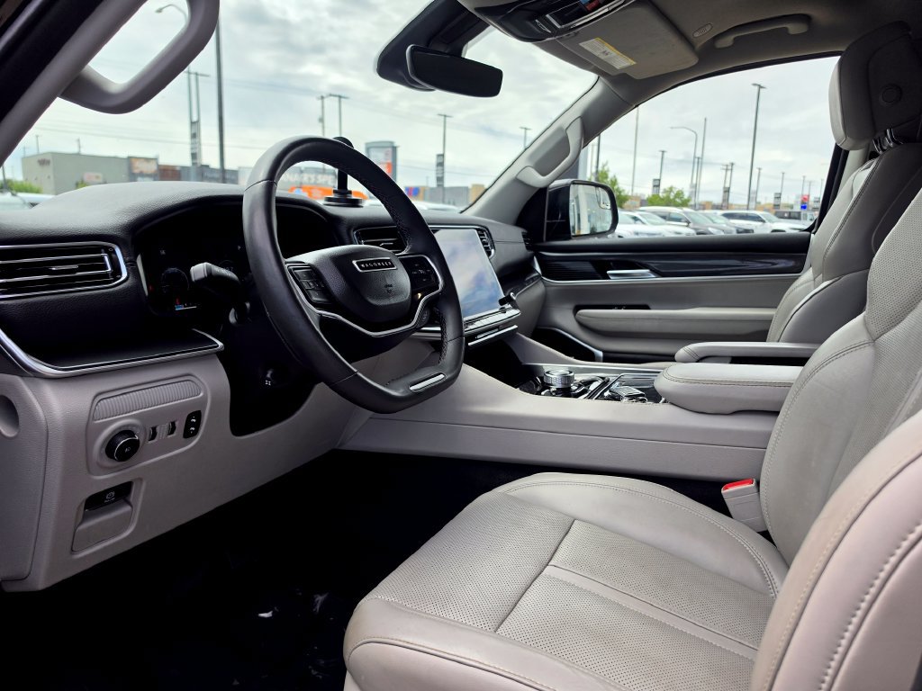 Used 2022 Jeep Wagoneer Series I AWD/4WD image 9