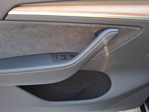 Used 2024 Tesla Model Y Long Range image 9