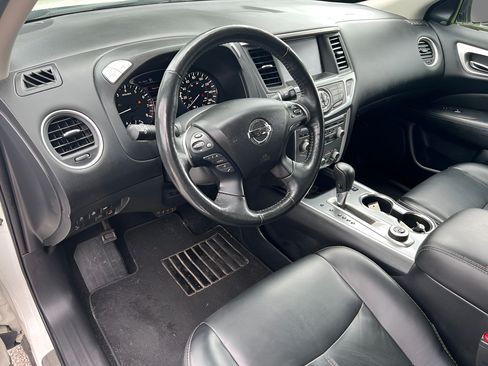 Used 2018 Nissan Pathfinder SL w/ Midnight Edition Package AWD/4WD image 16