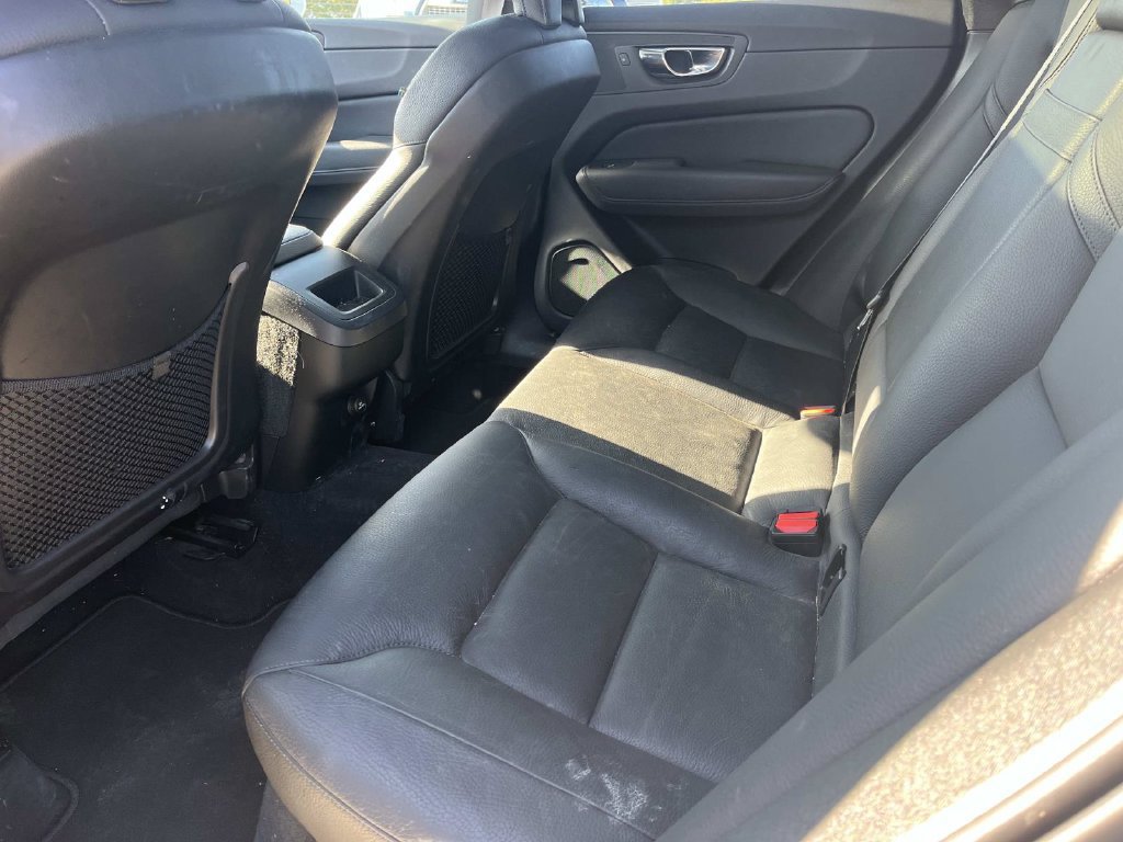 Used 2020 Volvo XC60 T5 Momentum FWD image 19