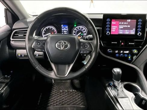 Used 2022 Toyota Camry SE FWD image 11