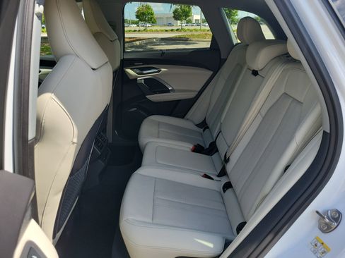 Used 2025 Audi Q5 Prestige AWD/4WD image 16