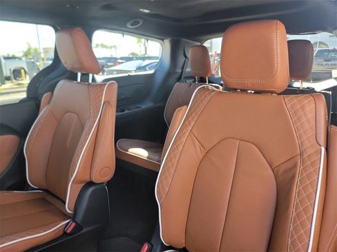 New 2026 Chrysler Pacifica Pinnacle image 9