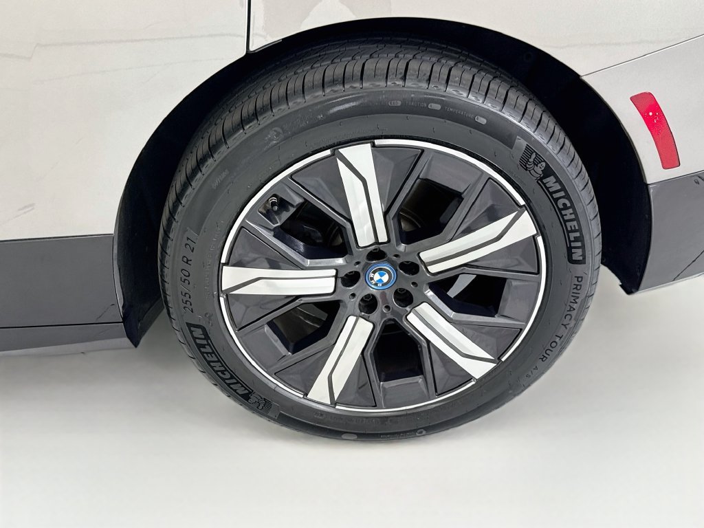 Certified 2024 BMW iX xDrive50 w/ Premium Package AWD/4WD image 29
