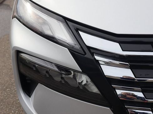 Certified 2025 Nissan Rogue SV AWD/4WD image 12