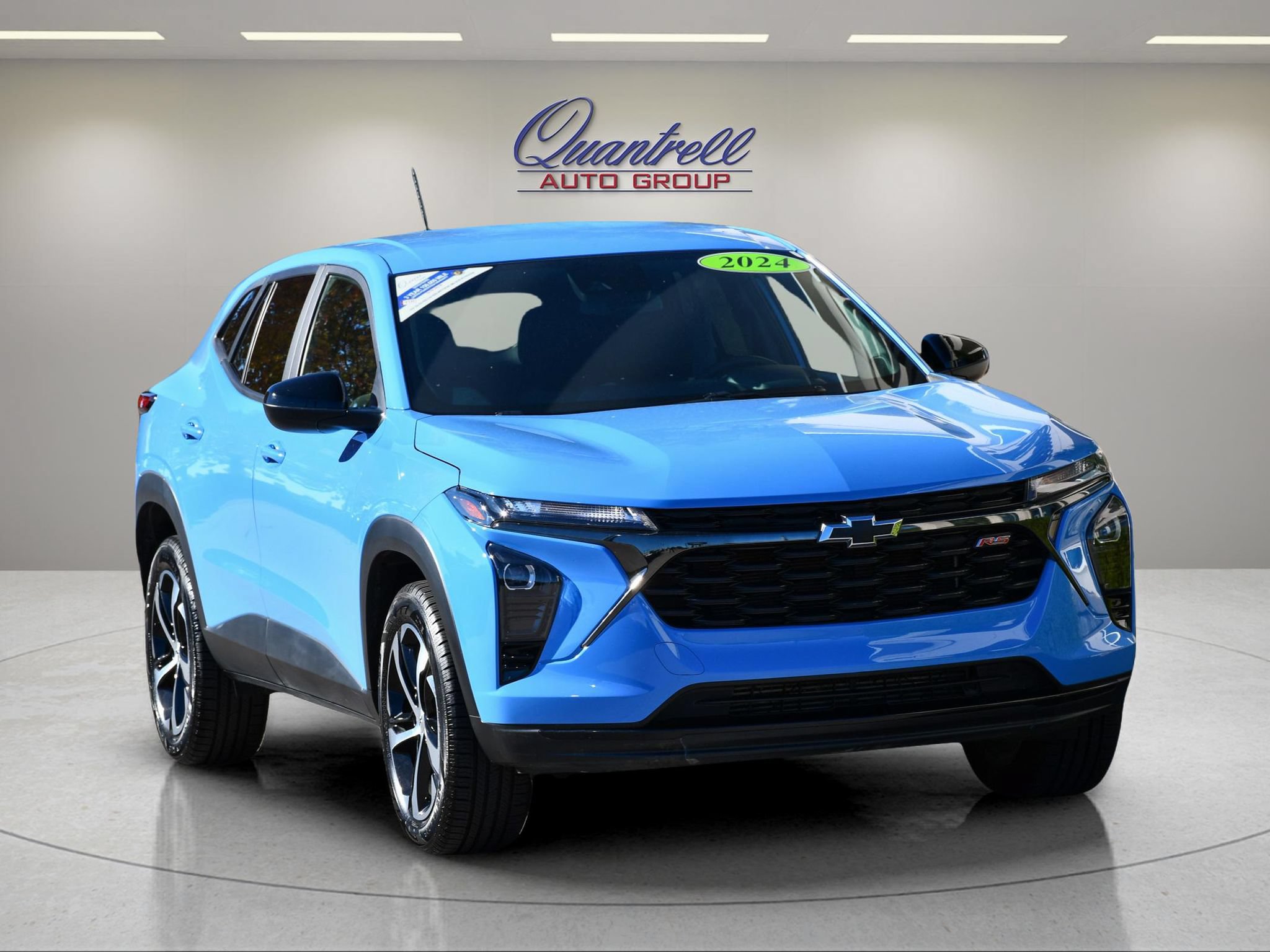 Used 2024 Chevrolet Trax RS w/ Driver Confidence Package FWD image 2