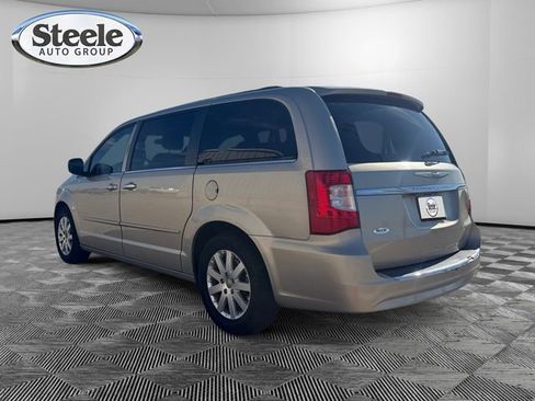 Used 2015 Chrysler Town & Country LX image 3