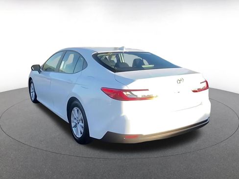 Used 2025 Toyota Camry LE image 11