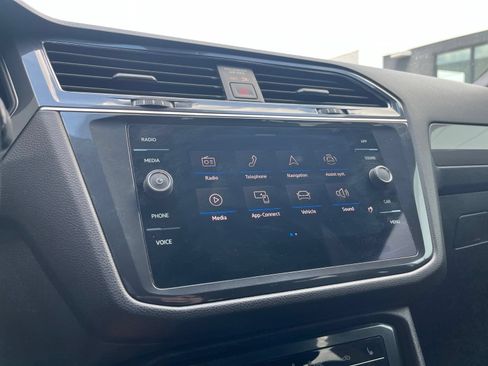 Certified 2023 Volkswagen Tiguan SE R-Line FWD image 23
