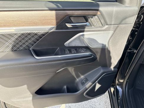 Used 2025 GMC Acadia Denali w/ Super Cruise Package image 19