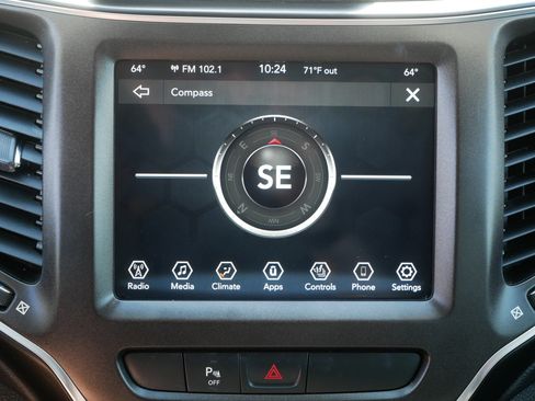 Used 2020 Jeep Cherokee Trailhawk w/ Cold Weather Group AWD/4WD image 30