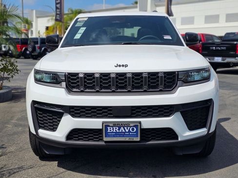 New 2026 Jeep Grand Cherokee Laredo image 2