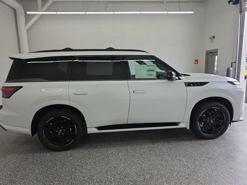 New 2026 INFINITI QX80 4WD w/ Sport Exterior Package image 6