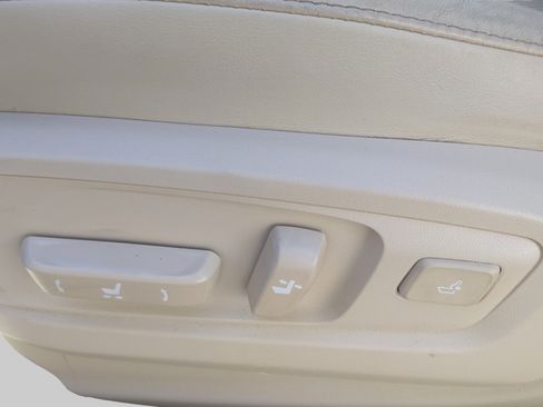 Used 2013 Lexus ES 300h w/ Luxury Pkg FWD image 19