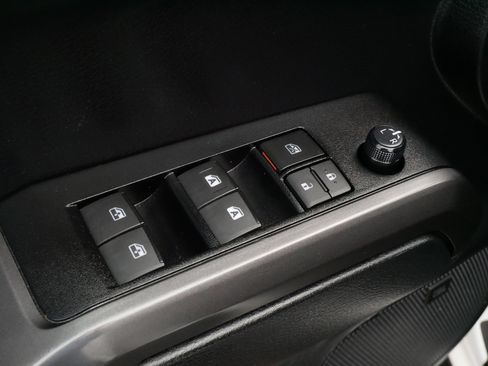 Used 2021 Toyota Tacoma TRD Sport w/ TRD Premium Sport Package AWD/4WD image 19