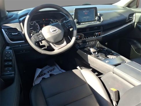 Used 2025 Nissan Rogue SV w/ SV Premium Package image 6