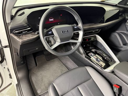 Used 2025 Audi Q5 Premium w/ Convenience Package AWD/4WD image 4