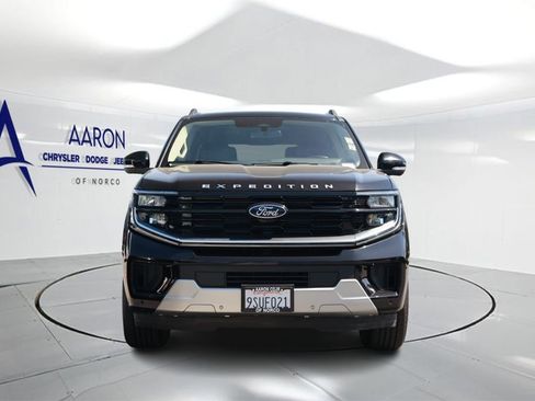 Used 2025 Ford Expedition Max Platinum AWD/4WD image 4