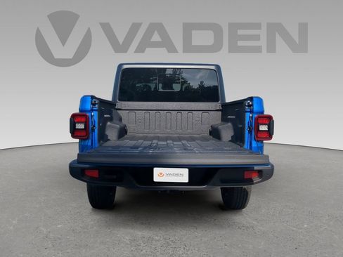 New 2025 Jeep Gladiator Sport image 17