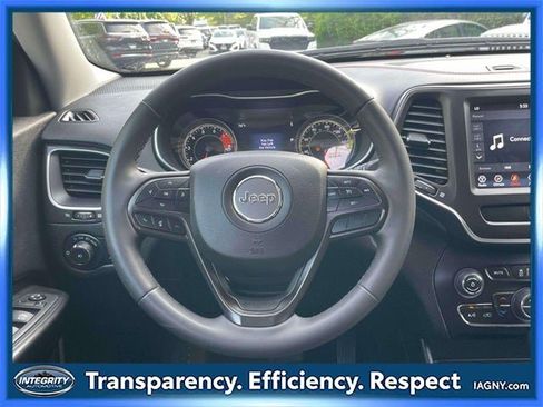 Used 2022 Jeep Cherokee Trailhawk image 14