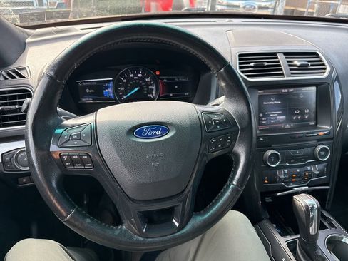 Used 2016 Ford Explorer XLT w/ Equipment Group 202A AWD/4WD image 9