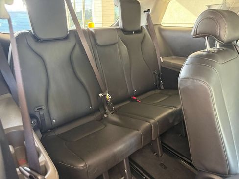 Used 2026 Kia Carnival FWD image 30
