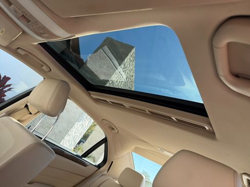 Used 2014 Mercedes-Benz E 350 4MATIC Sedan image 39