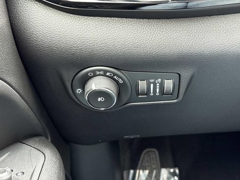 Used 2023 Jeep Compass Latitude AWD/4WD image 14