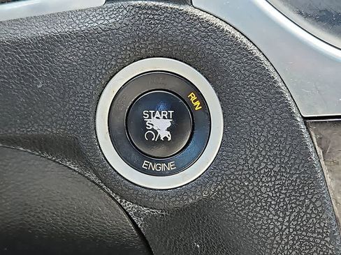 Used 2016 Chrysler 300 C RWD image 23
