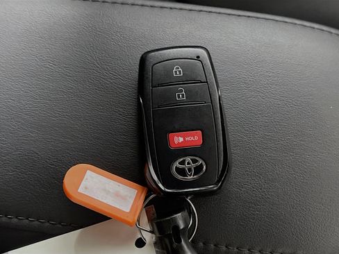 Used 2024 Toyota Corolla Cross XLE FWD image 36