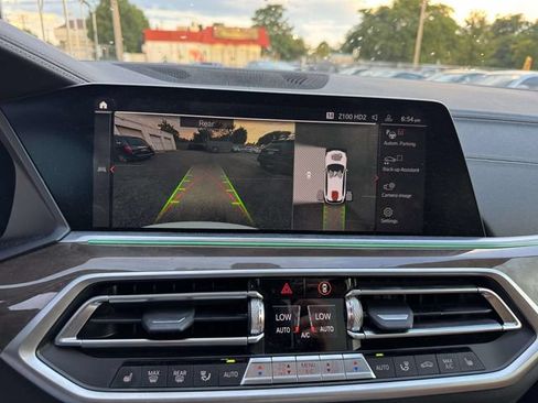 Used 2022 BMW X5 xDrive40i w/ M Sport Package AWD/4WD image 39